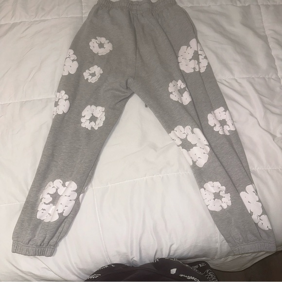 Hello I am selling denim tears pants 100% authentic stylish for men and women - Picture 5 of 9